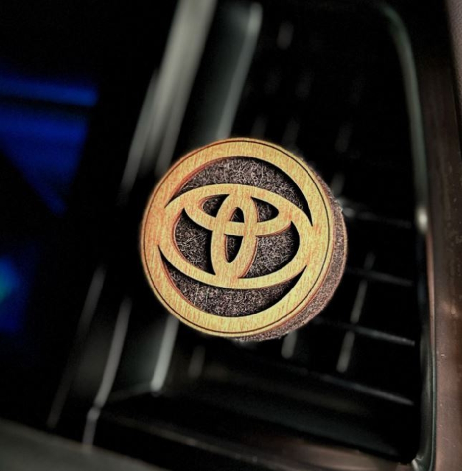 Дефлектор на магните Тойота коричневый